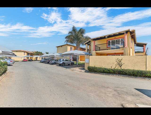 2 BEDROOM APARTMENT FOR SALE IN SUNDOWNER